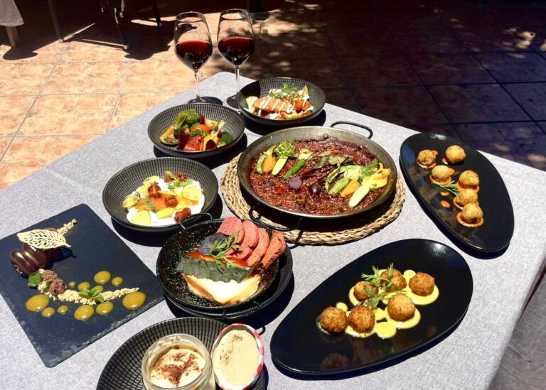 Arroz a la Leña de Restaurante Hestia + Entrante + Postre + 2 Bebidas