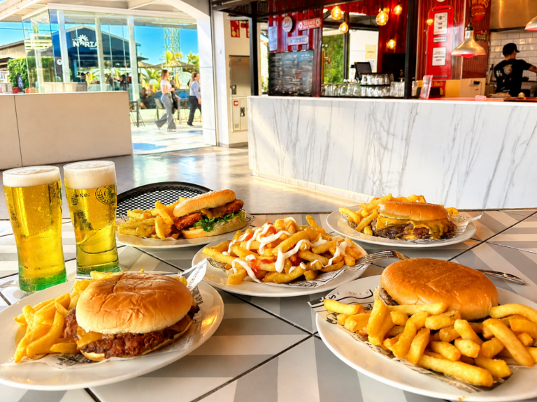 2 Hamburguesas Caseras a Elegir + Papas a Compartir + 2 Bebidas en Taller Burger