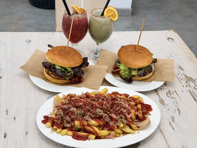 Menú Burger para 2 con 2 Hamburguesas + Papas Pizza + 2 Bebidas
